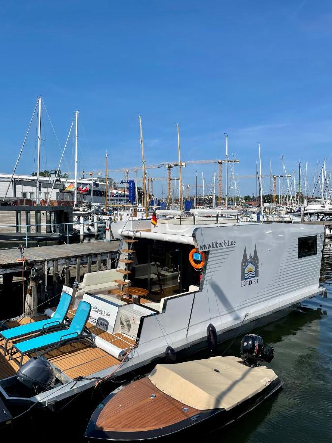 מלון Hausboot Mit Traumlage In Luebeck-Travemuende מראה חיצוני תמונה