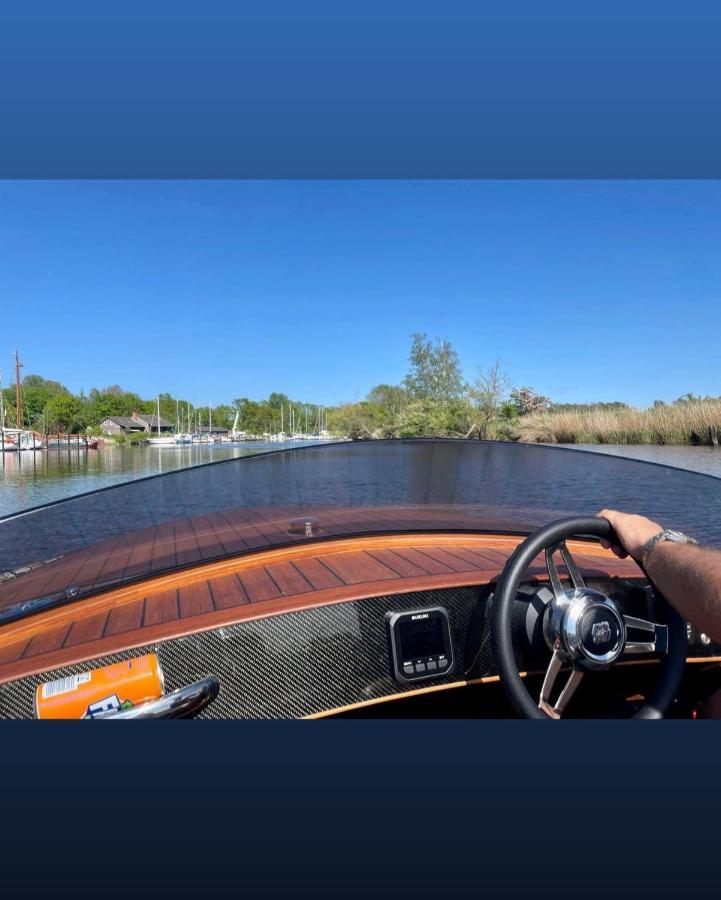 מלון Hausboot Mit Traumlage In Luebeck-Travemuende מראה חיצוני תמונה