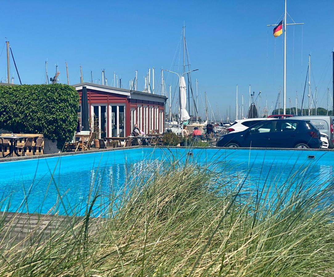 מלון Hausboot Mit Traumlage In Luebeck-Travemuende מראה חיצוני תמונה